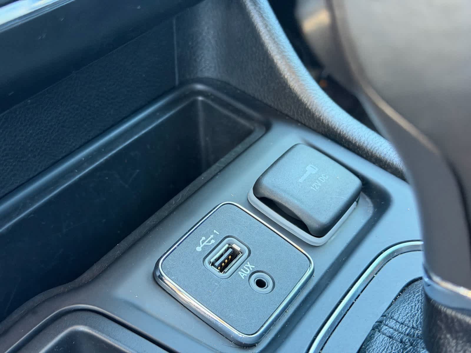 Used 2020 Jeep Cherokee Latitude Plus FWD image 24