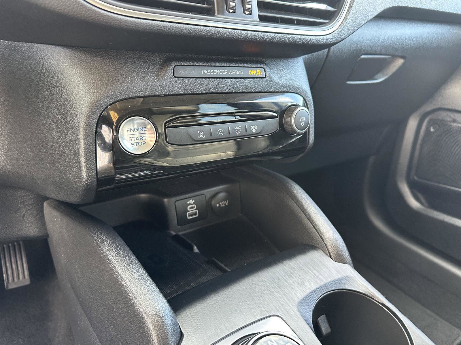 Used 2025 Ford Escape Platinum image 32