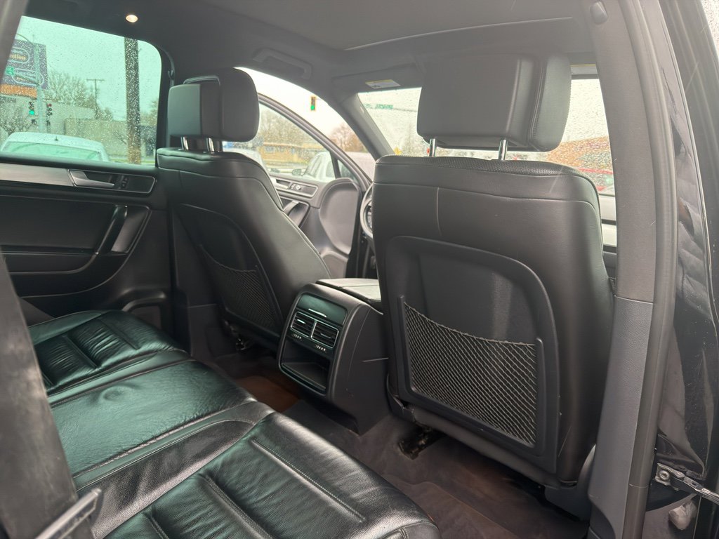 Used 2017 Volkswagen Touareg Wolfsburg Edition image 18