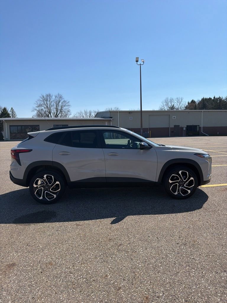 New 2026 Chevrolet Trax RS w/ Sunroof Package image 4