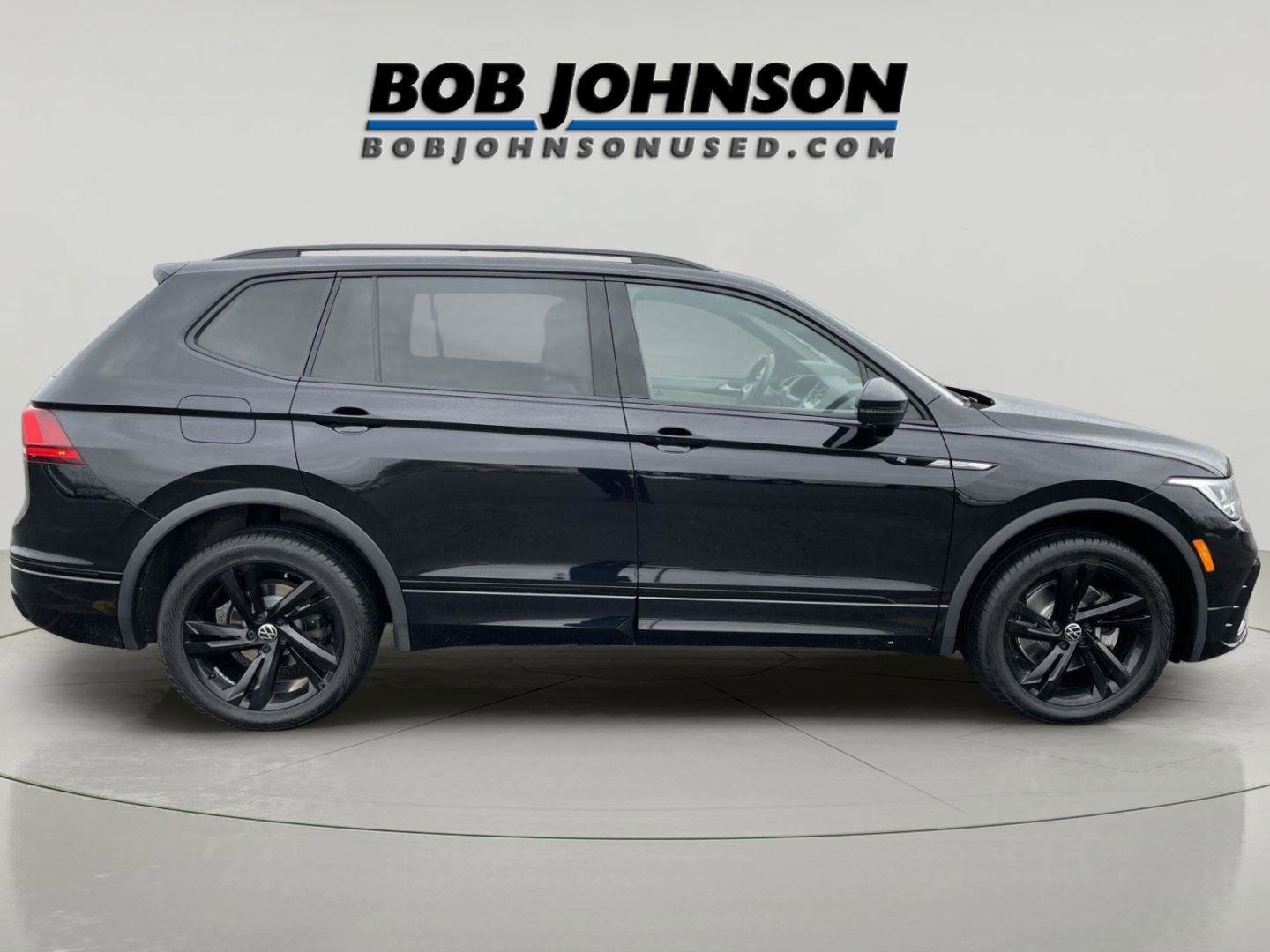 Used 2023 Volkswagen Tiguan SE R-Line image 2