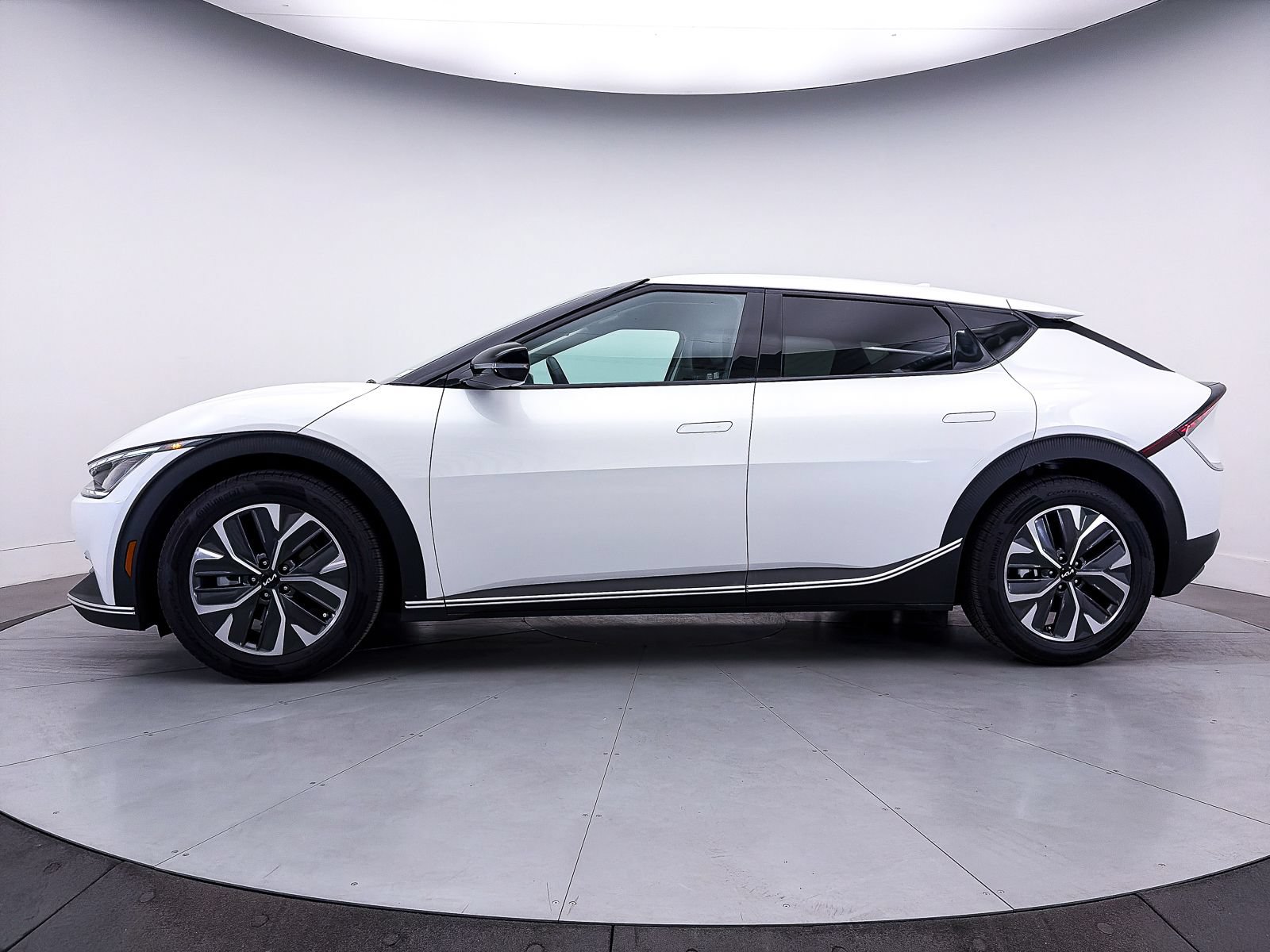 Used 2022 Kia EV6 Light RWD image 39