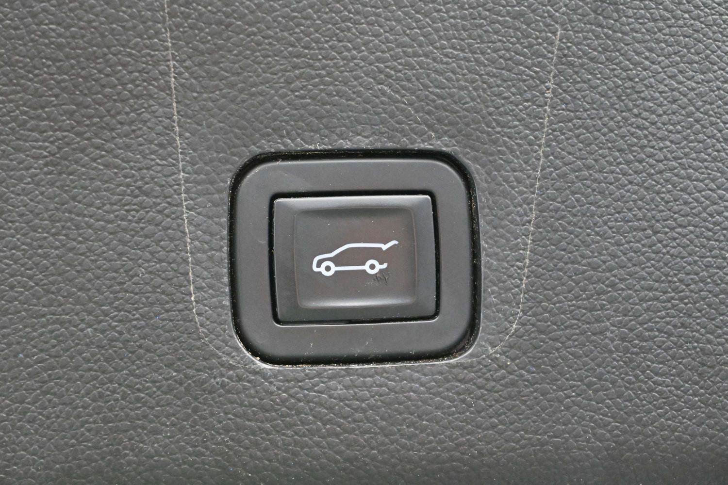 Used 2019 Chevrolet Traverse High Country w/ LPO, Floor Liner Package AWD/4WD image 12
