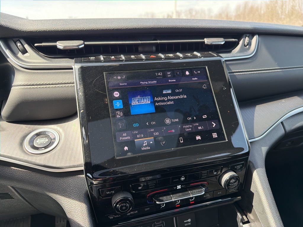 Used 2024 Jeep Grand Cherokee Laredo X w/ Luxury Tech Group I image 12