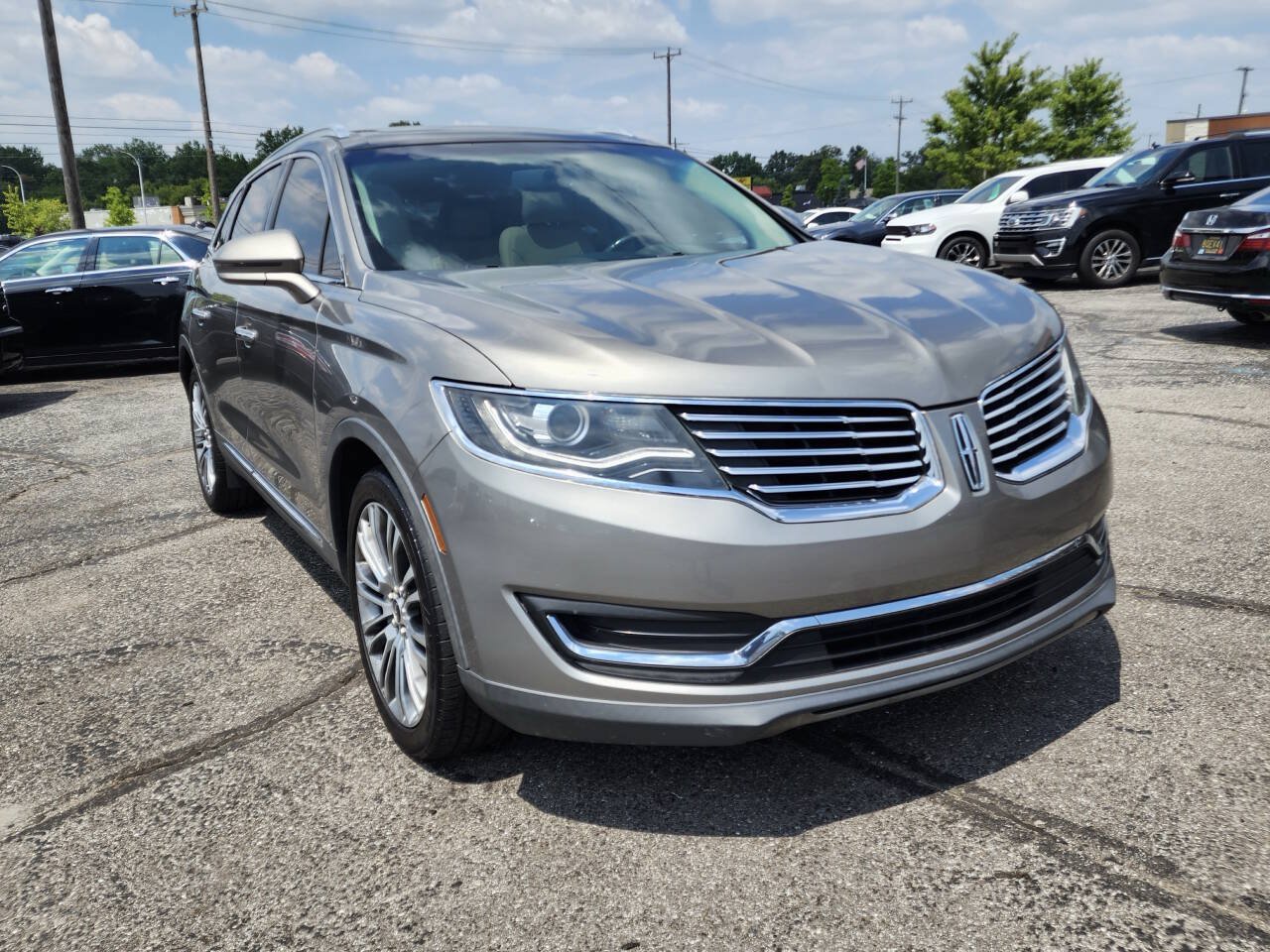Used 2016 Lincoln MKX Reserve FWD image 1