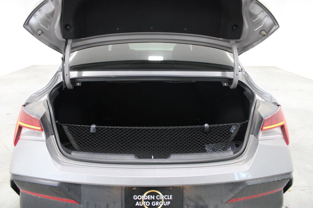 Used 2024 Hyundai Elantra SEL w/ Convenience Package image 13