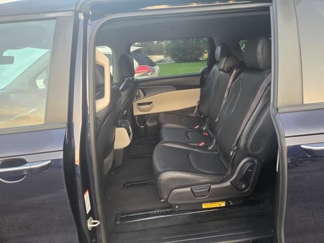 Used 2024 Kia Carnival LX FWD image 18
