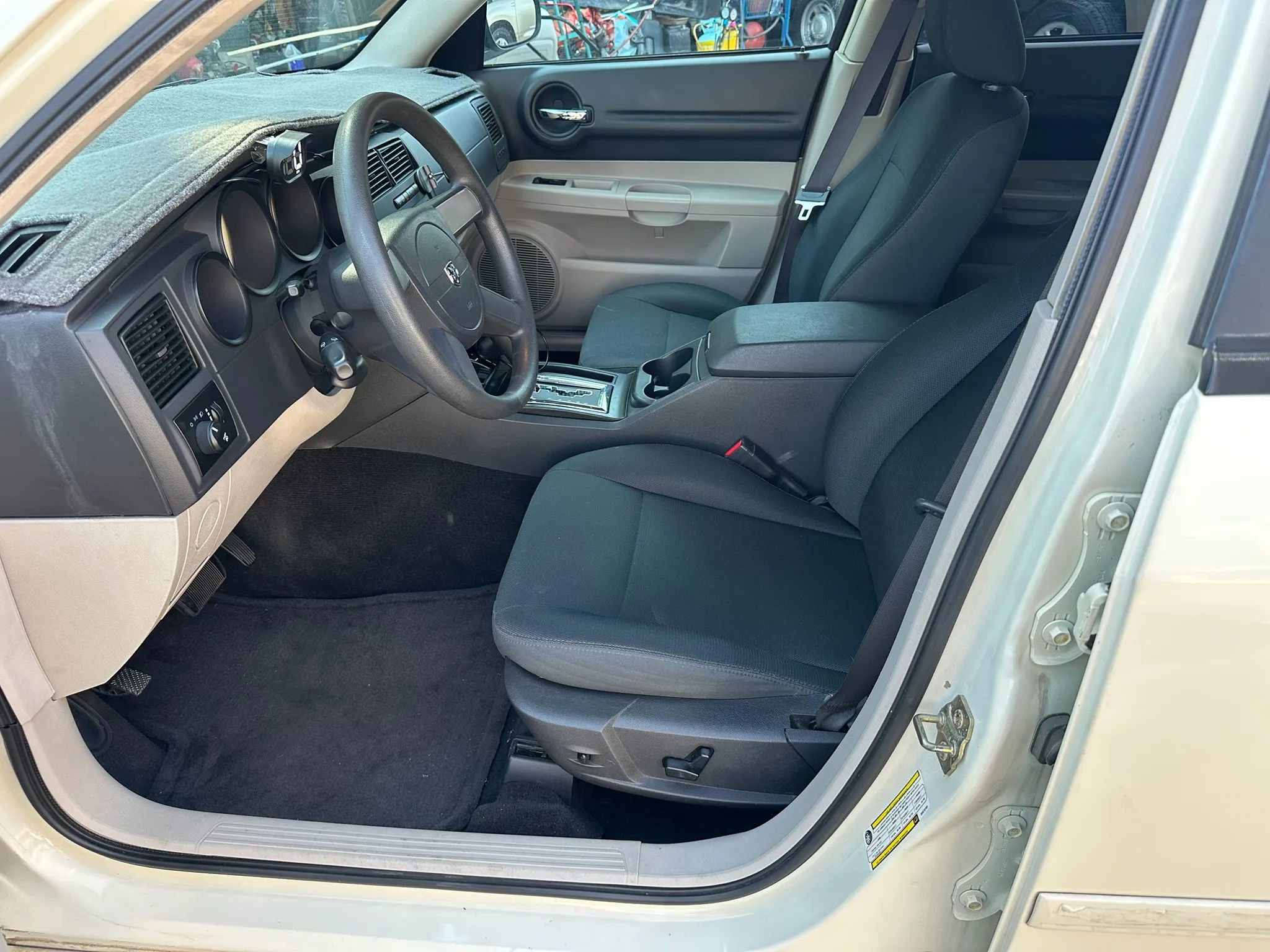 Used 2005 Dodge Magnum SE w/ Convenience Group I RWD image 18