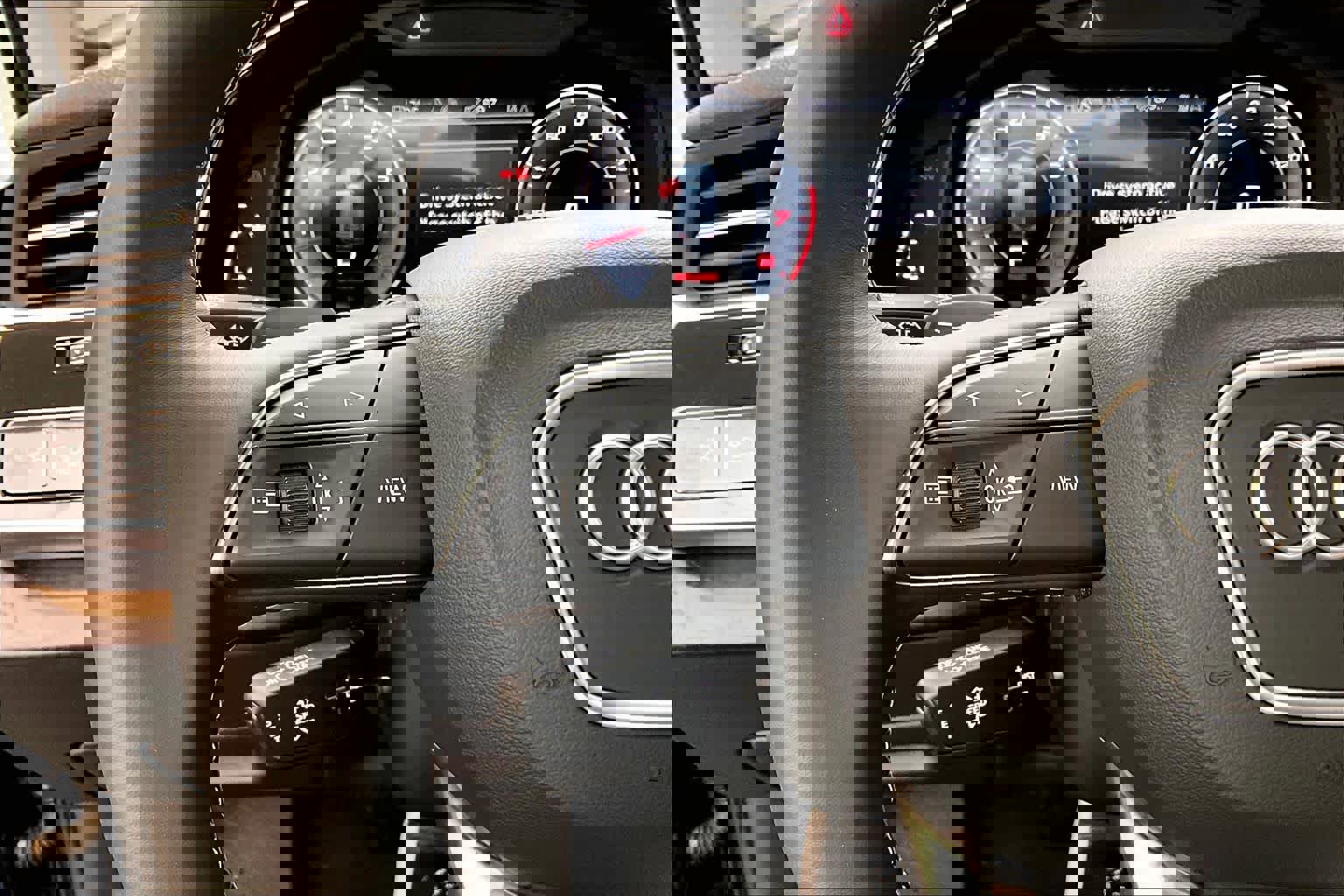 Used 2025 Audi Q7 Premium Plus image 24