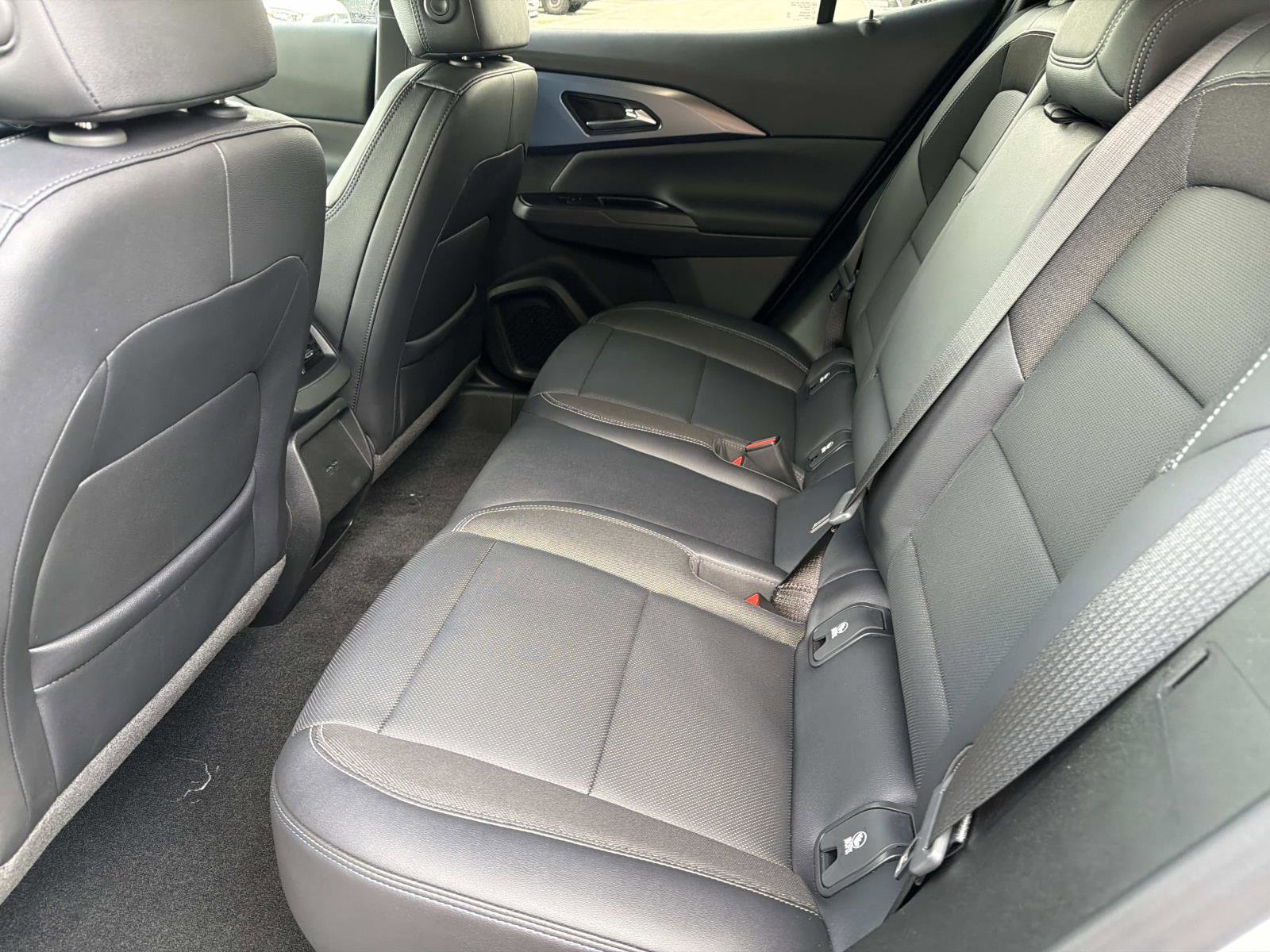 Used 2025 Chevrolet Equinox EV LT w/ Convenience Package FWD image 12