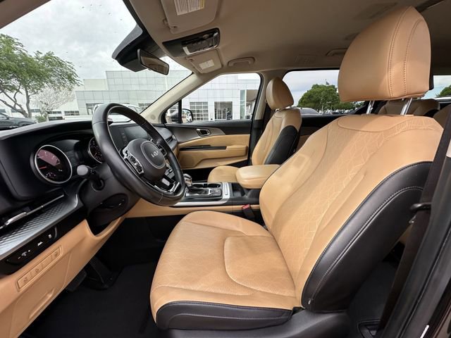Used 2023 Kia Carnival LX image 24