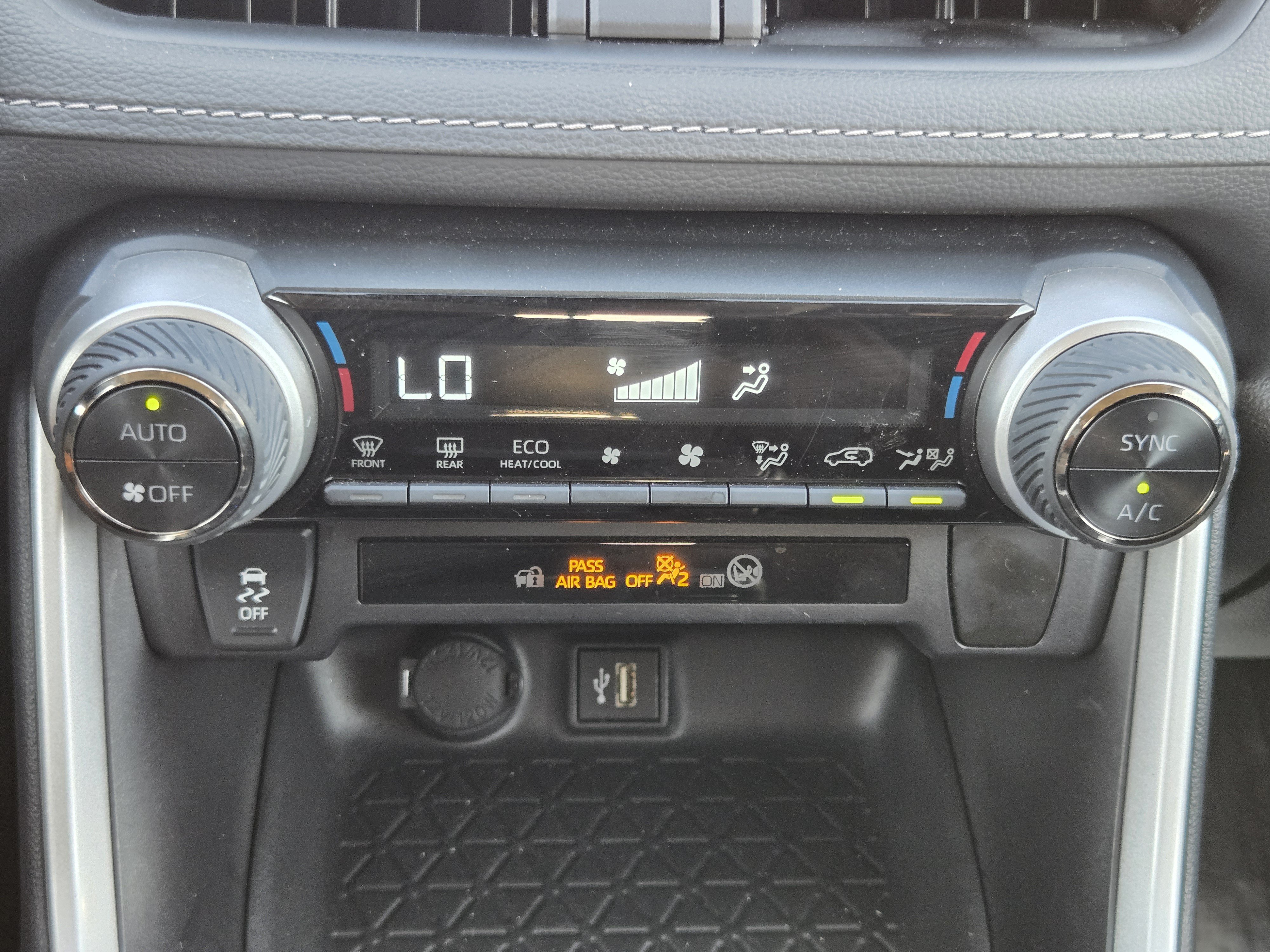 Used 2025 Toyota RAV4 XLE AWD/4WD image 15