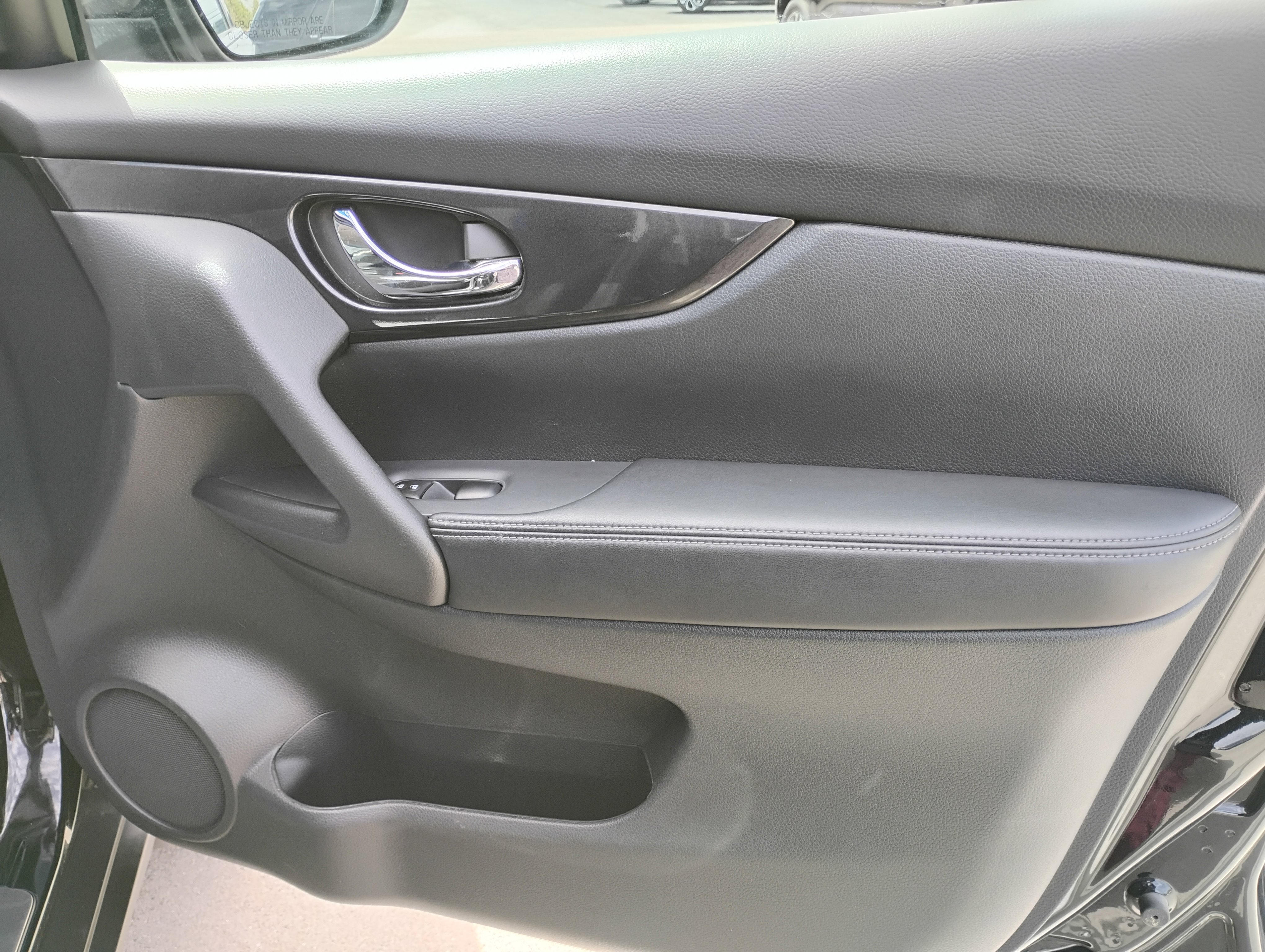 Used 2017 Nissan Rogue SV w/ Midnight Edition Package FWD image 19