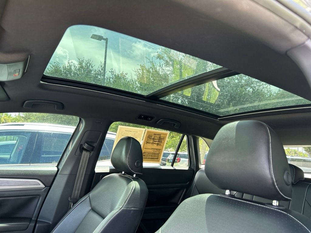 Used 2020 Volkswagen Atlas Cross Sport SE w/ Panoramic Sunroof Package FWD image 23