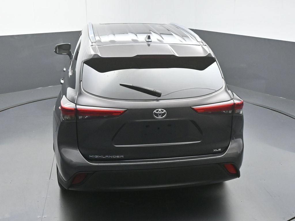 Used 2020 Toyota Highlander XLE FWD image 46