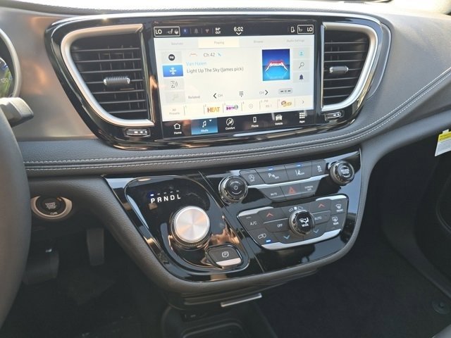 New 2026 Chrysler Pacifica Select image 35