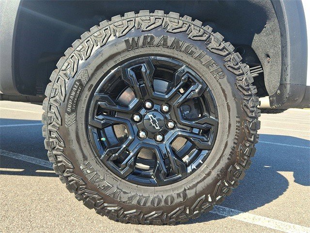 Certified 2025 Chevrolet Silverado 1500 ZR2 w/ Technology Package image 8