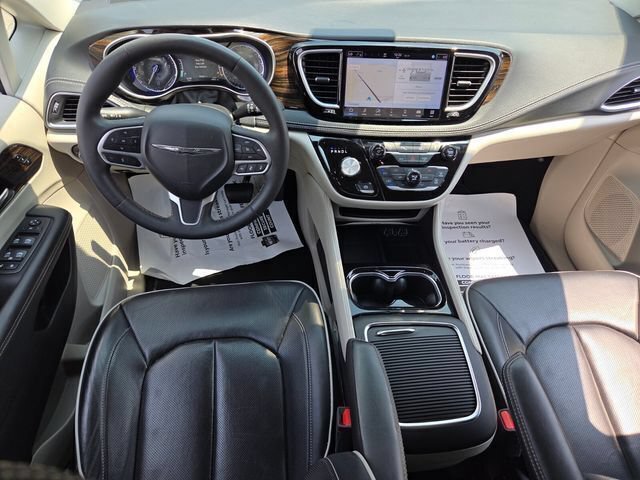 Used 2024 Chrysler Pacifica Limited FWD image 8
