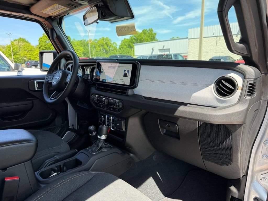Used 2024 Jeep Gladiator Sport AWD/4WD image 19