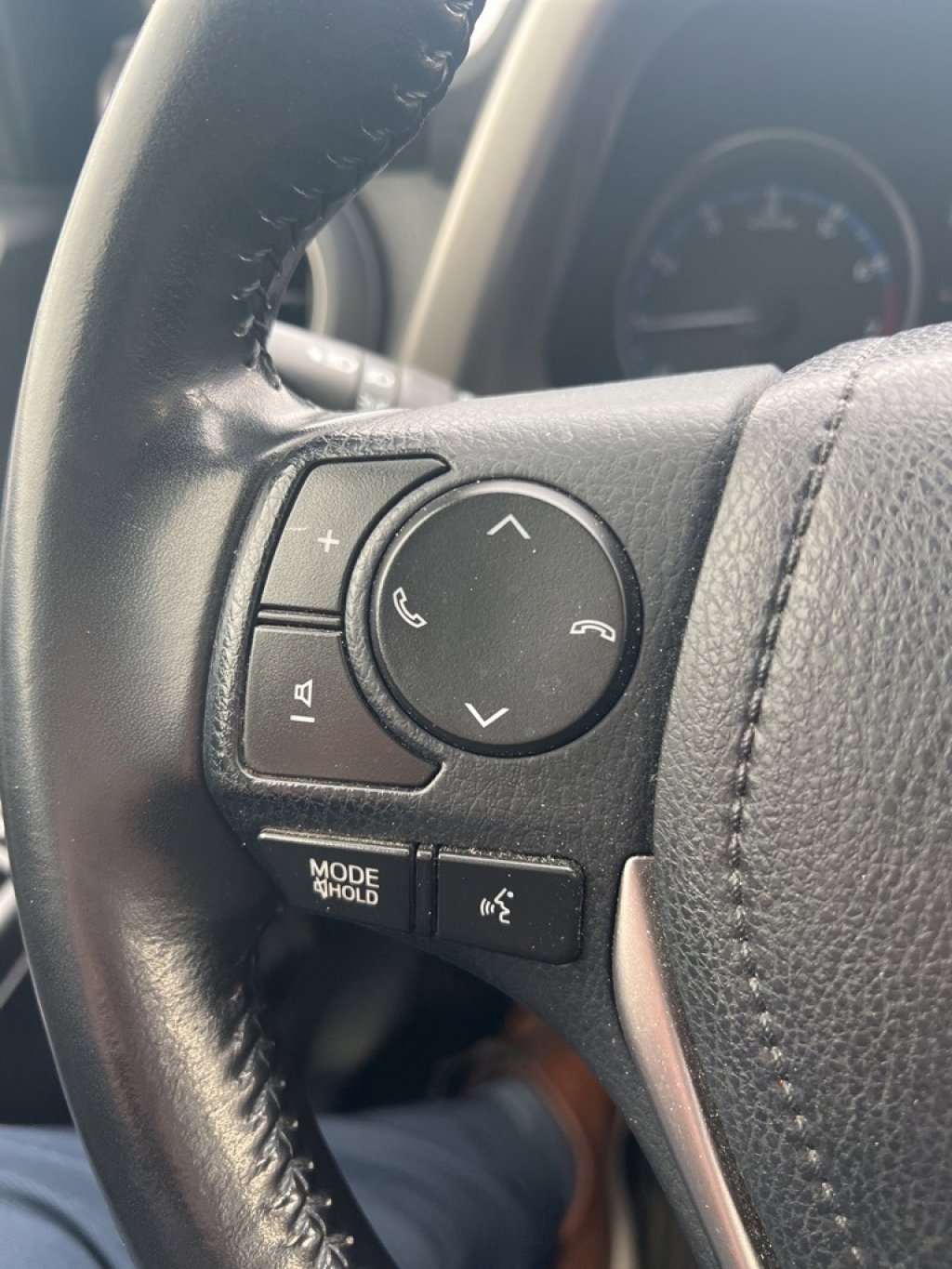 Used 2018 Toyota RAV4 XLE image 5