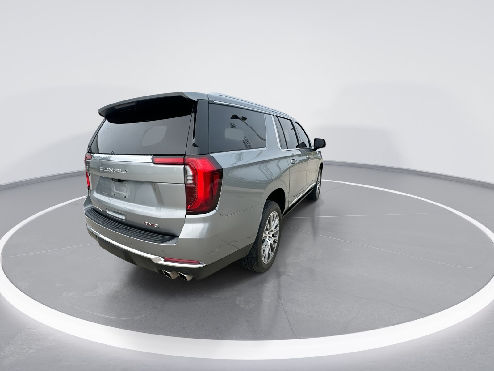 Certified 2025 GMC Yukon XL Denali w/ Denali Reserve Package AWD/4WD image 8