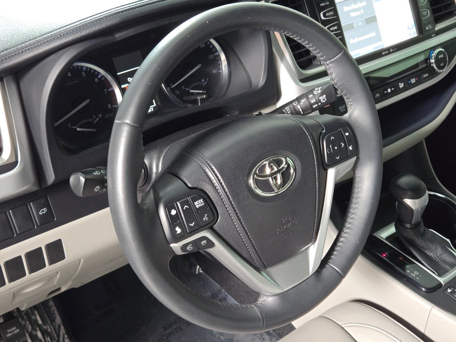 Used 2014 Toyota Highlander XLE FWD image 24