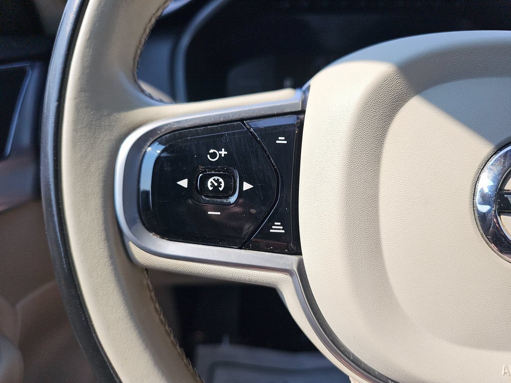 Used 2018 Volvo XC90 T5 Momentum w/ Convenience Package AWD/4WD image 17
