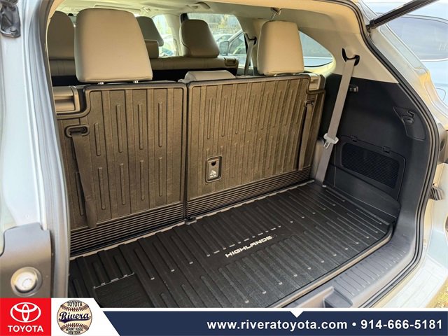 Used 2022 Toyota Highlander XLE image 11