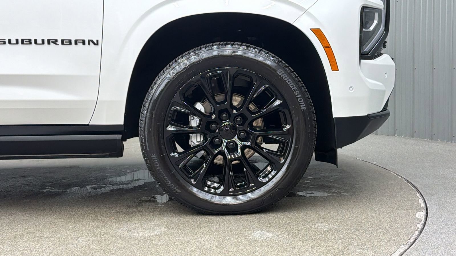 Used 2025 Chevrolet Suburban High Country image 10