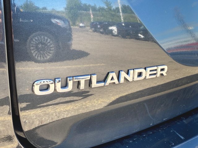 Used 2025 Mitsubishi Outlander SE FWD image 31