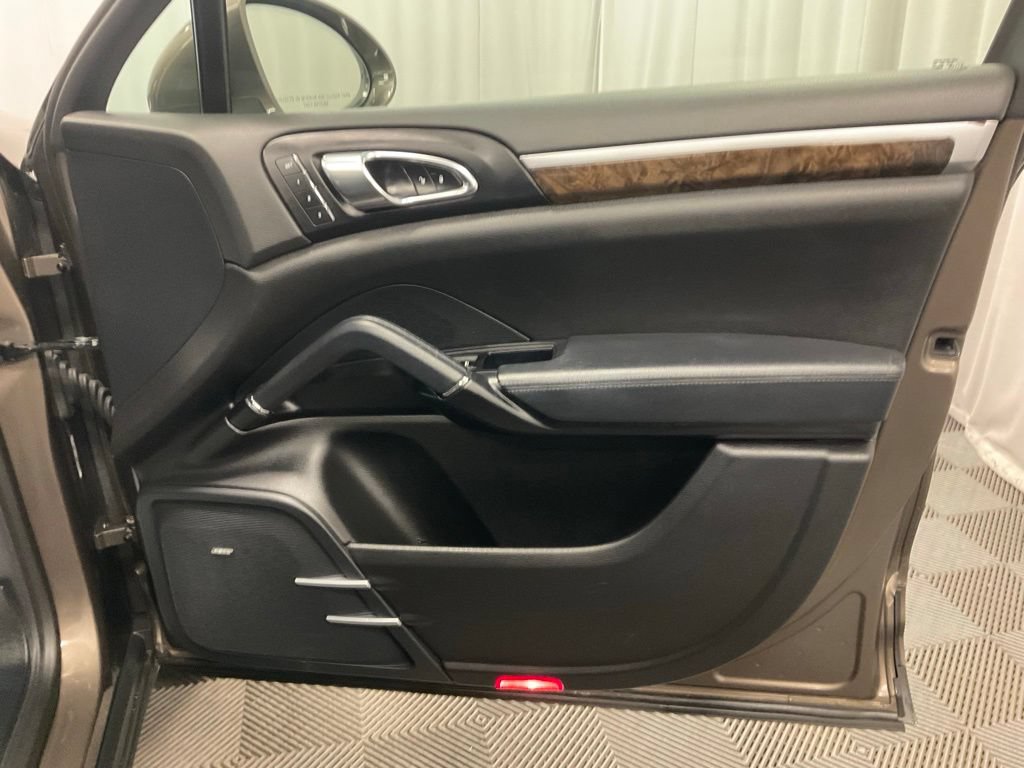Used 2016 Porsche Cayenne AWD/4WD image 29