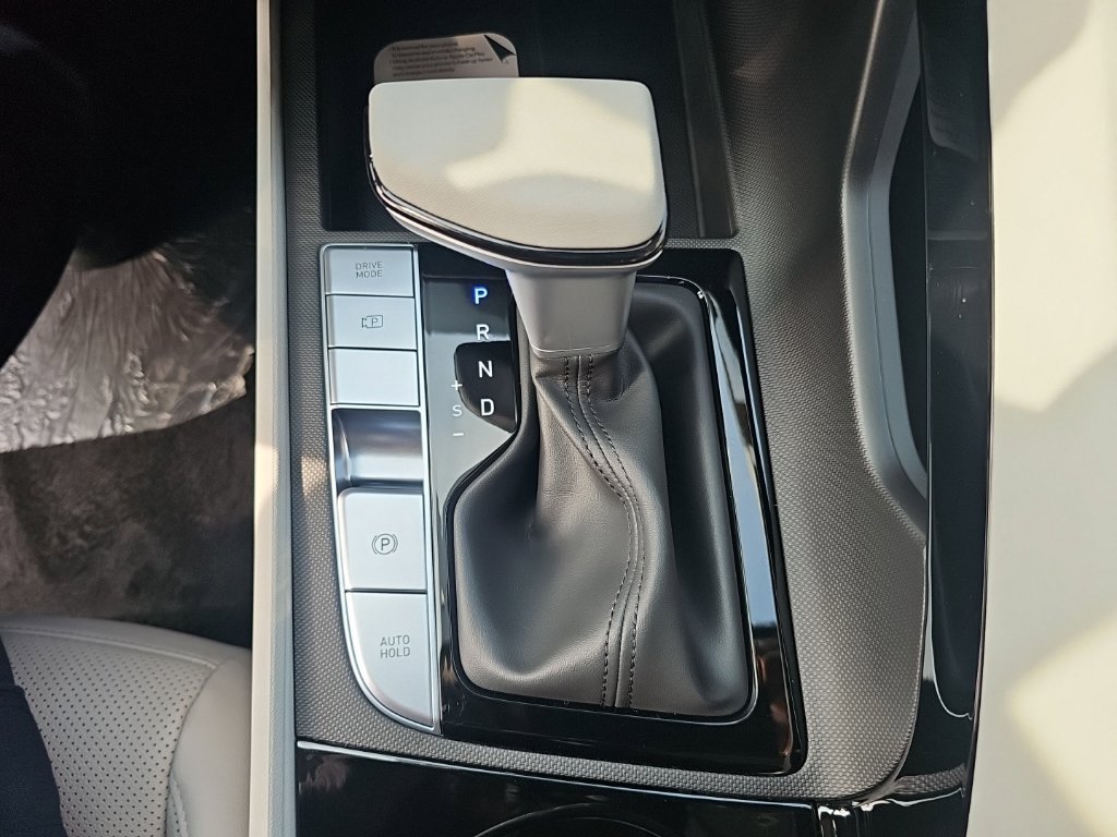 New 2026 Hyundai Elantra Limited FWD image 22