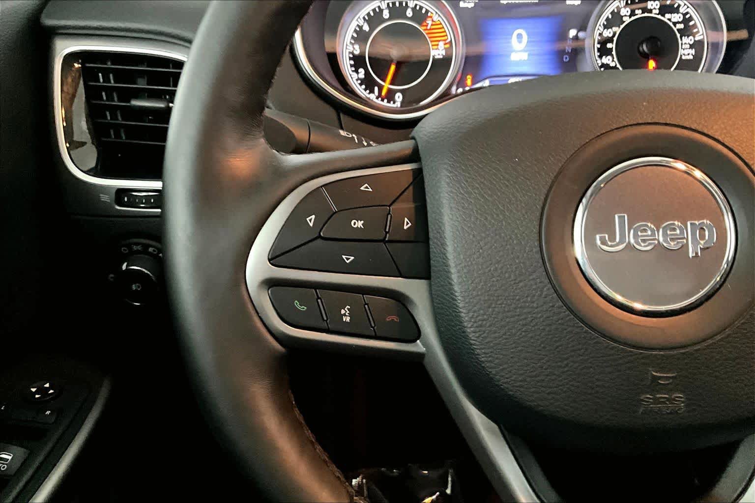 Used 2019 Jeep Cherokee Limited w/ Technology Group AWD/4WD image 23