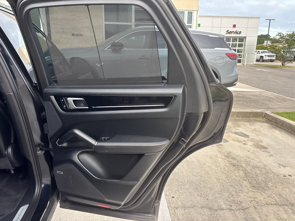 Used 2019 Porsche Cayenne S AWD/4WD image 5
