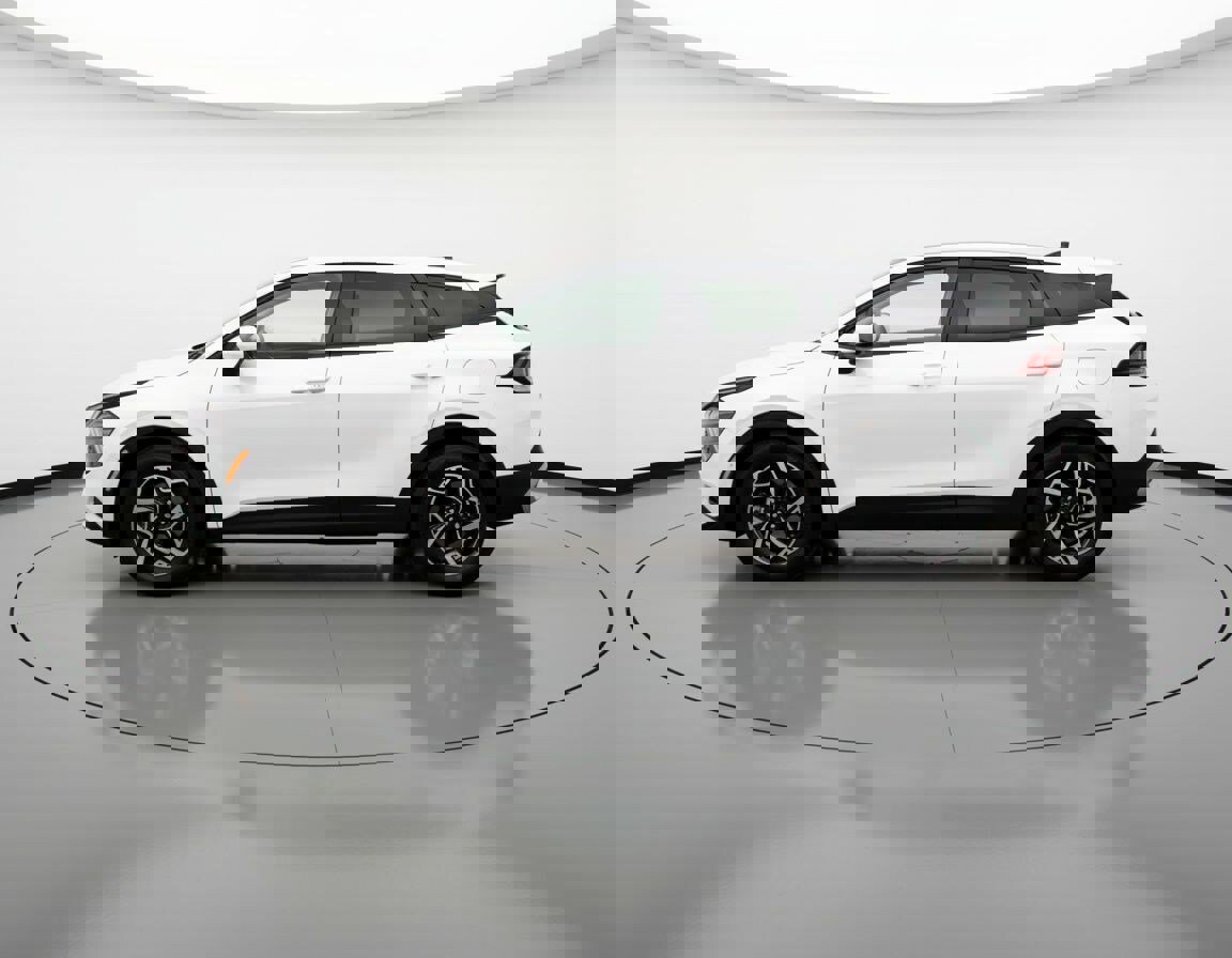 Used 2025 Kia Sportage LX image 4