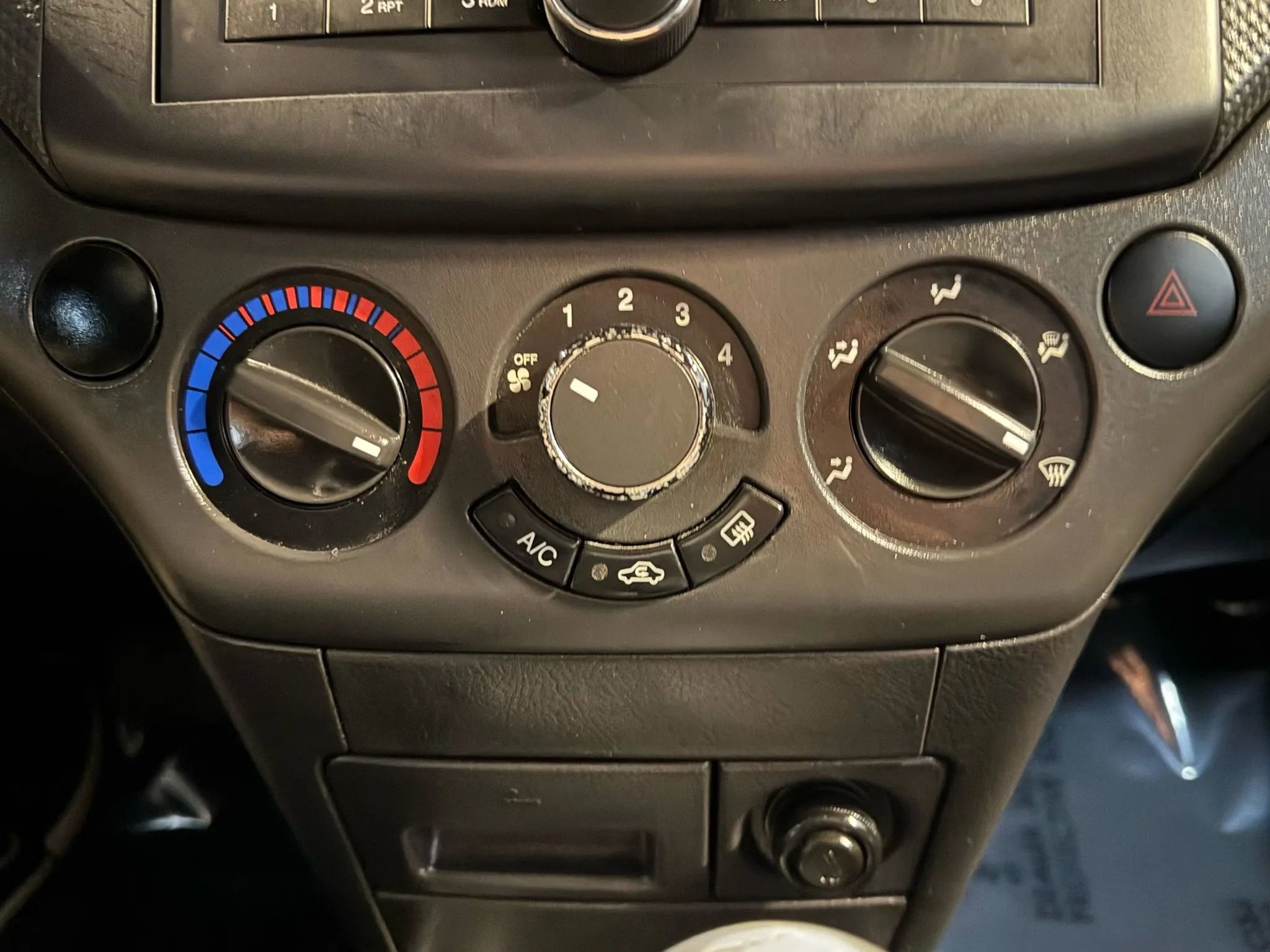 Used 2007 Chevrolet Aveo LT FWD image 15