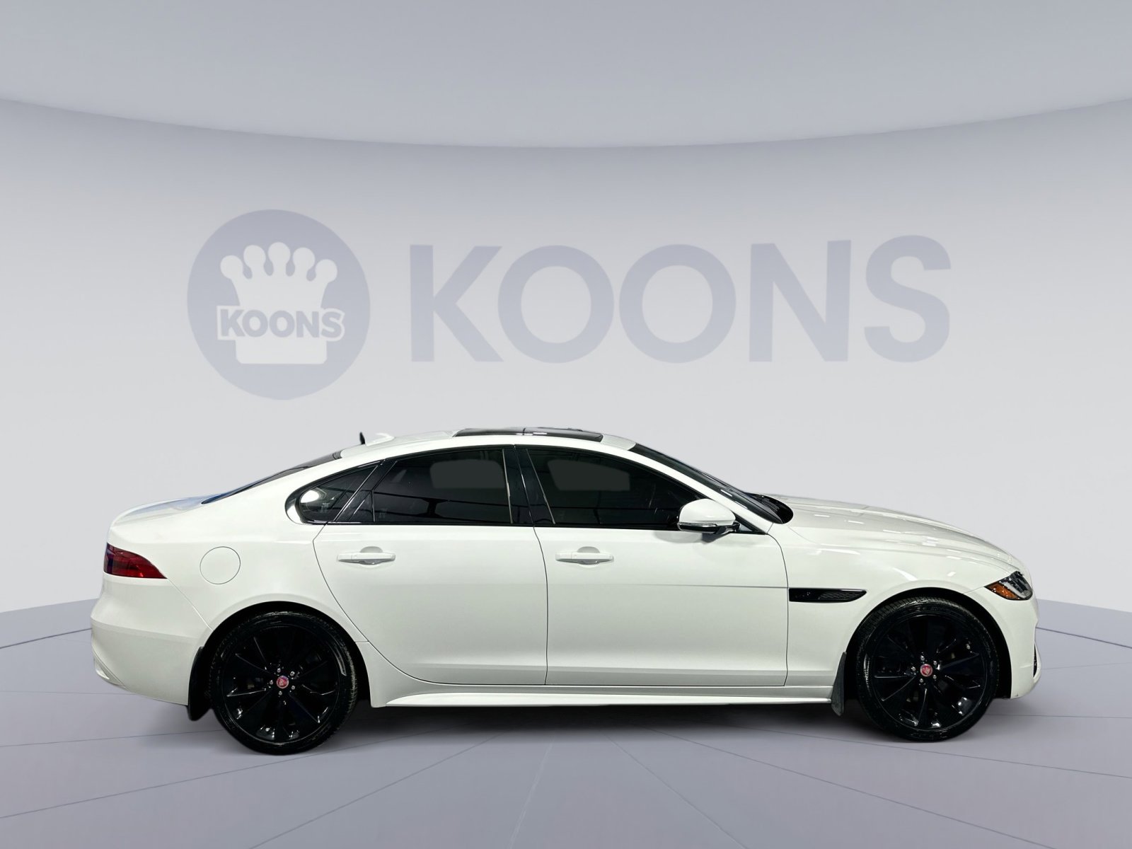 Used 2022 Jaguar XF R-Dynamic SE image 8