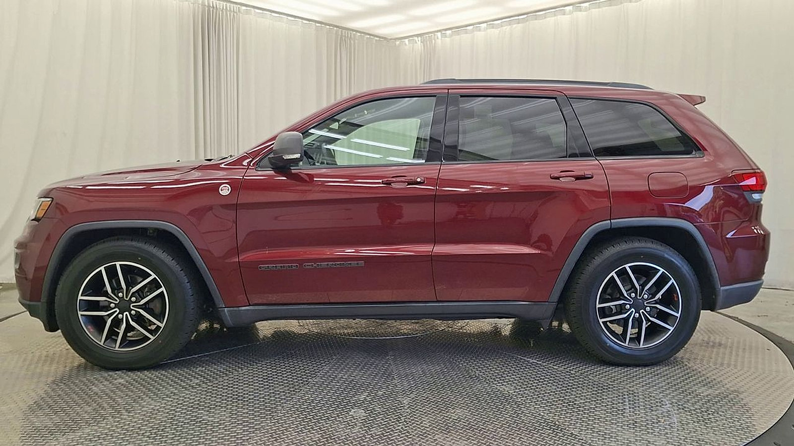 Used 2019 Jeep Grand Cherokee Trailhawk AWD/4WD image 8