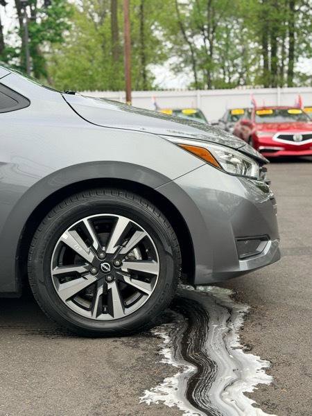Used 2025 Nissan Versa SV FWD image 4