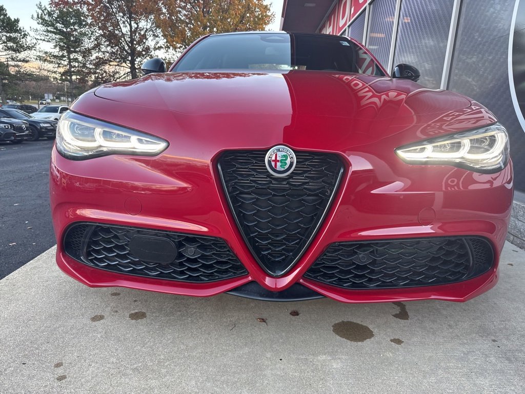 New 2025 Alfa Romeo Giulia AWD w/ Veloce Package AWD image 4