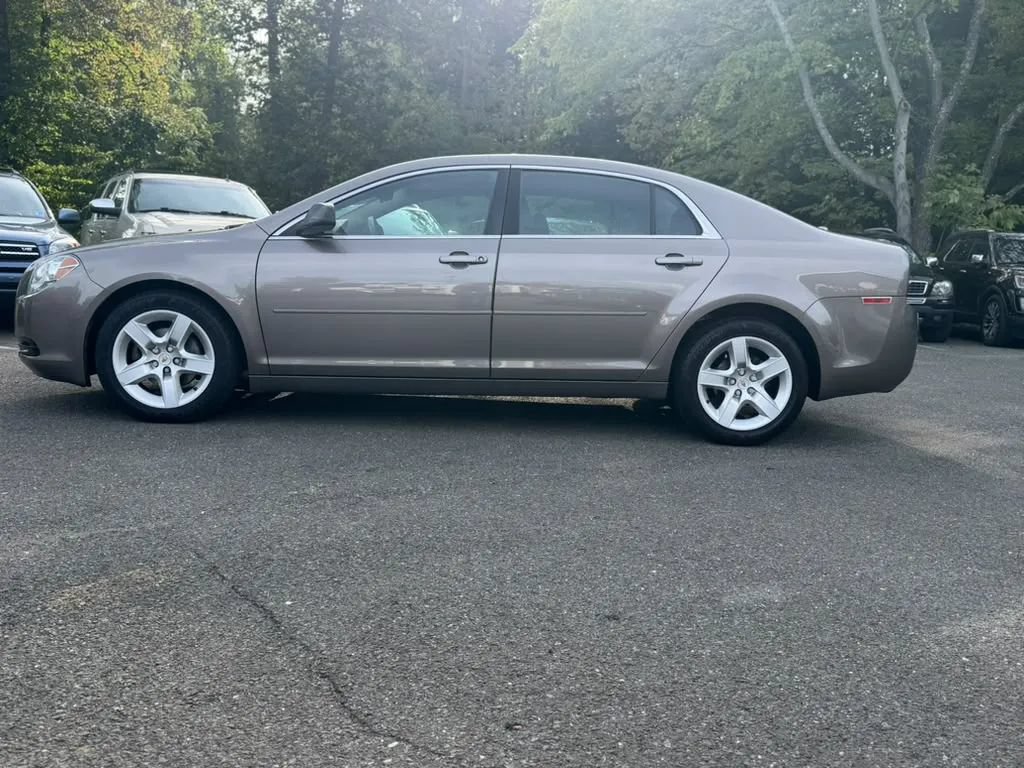 Used 2010 Chevrolet Malibu LS FWD image 4