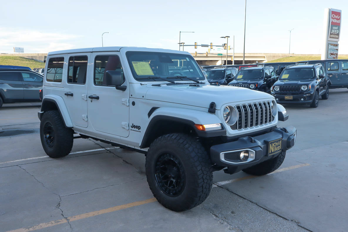 Used 2026 Jeep Wrangler Unlimited Sahara AWD/4WD image 4