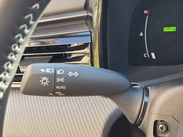 Used 2025 Toyota Camry SE image 16