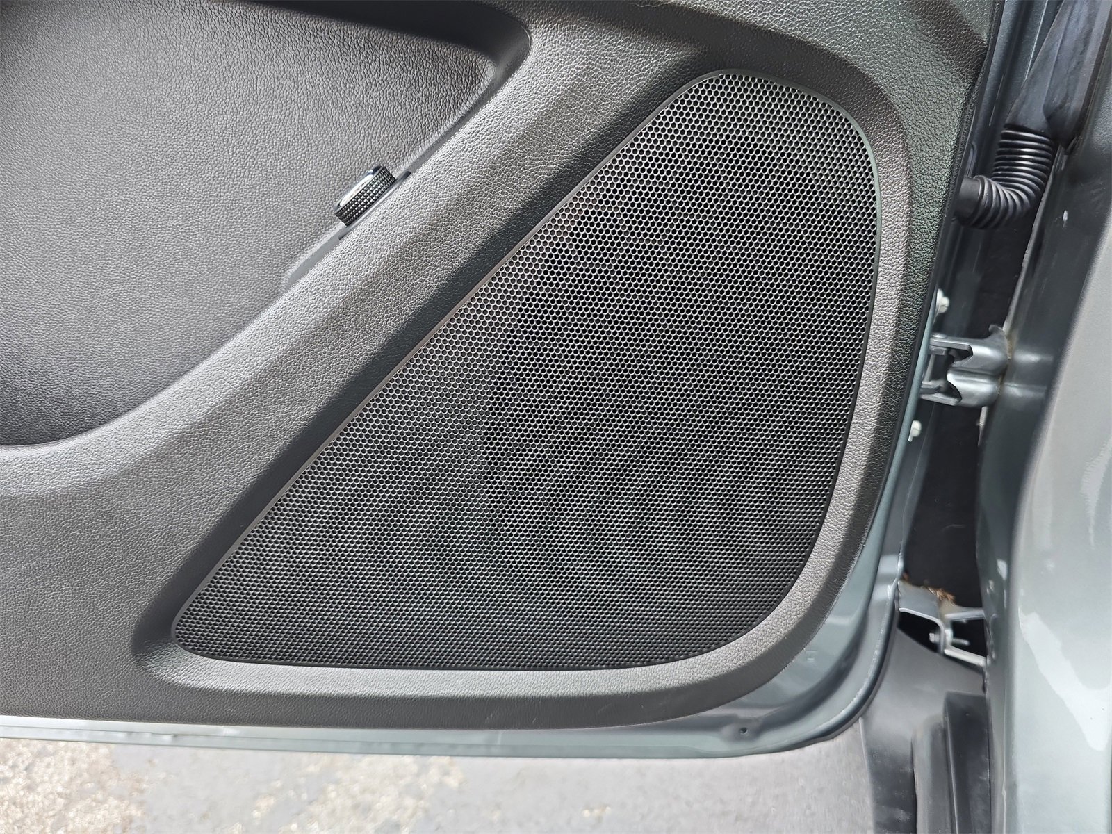 Used 2023 Chevrolet Traverse LT w/ Rear Camera Mirror Package image 15