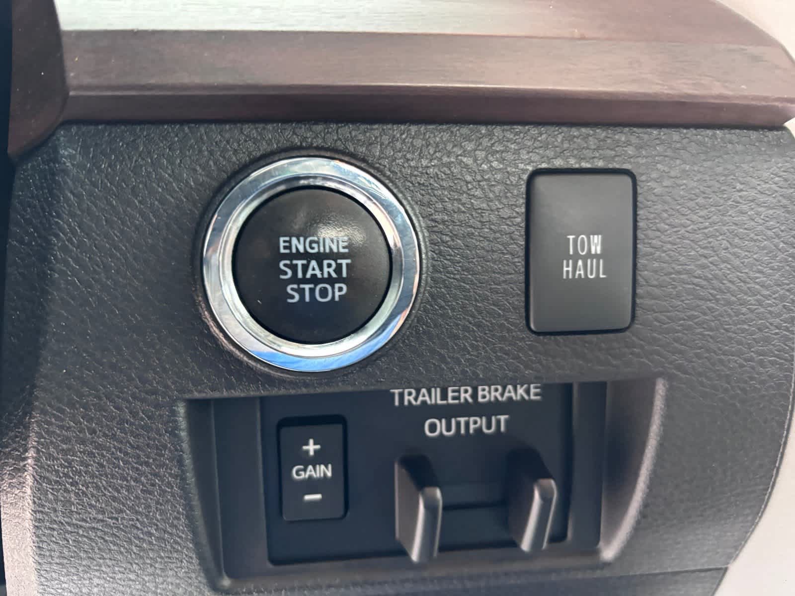 Used 2021 Toyota Tundra Limited w/ Limited Premium Package AWD/4WD image 27