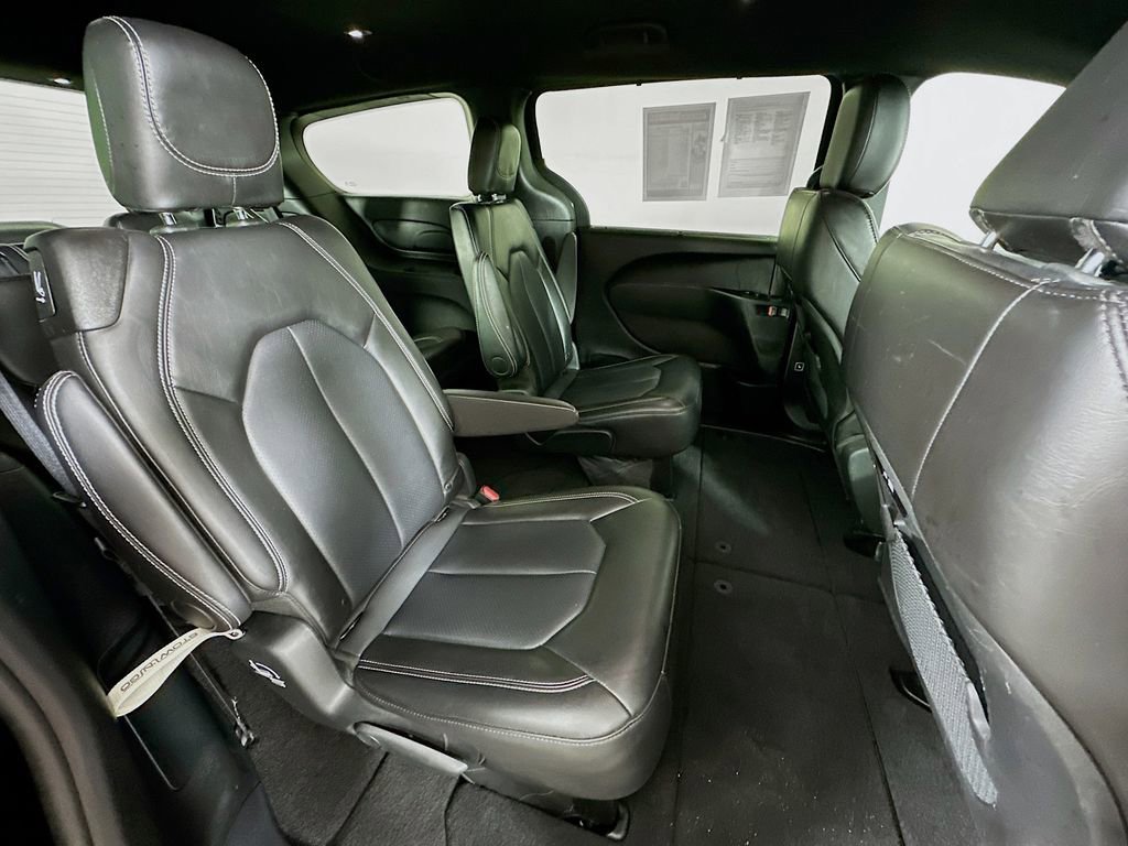 Used 2025 Chrysler Pacifica Select image 35