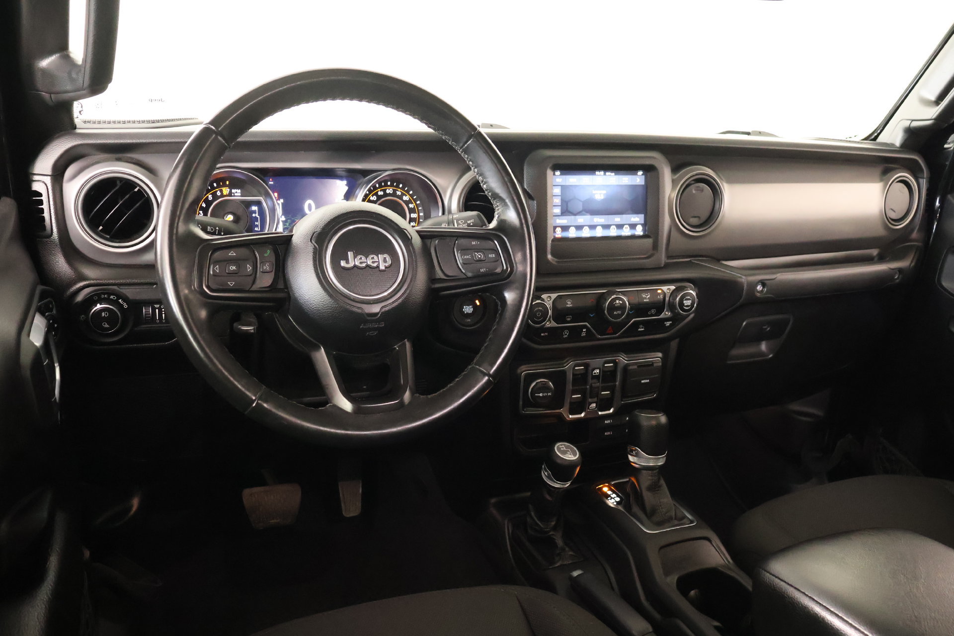 Used 2022 Jeep Gladiator Sport AWD/4WD image 2