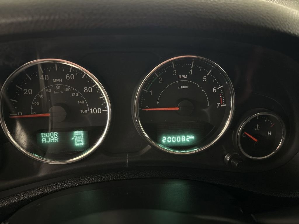 Used 2015 Jeep Wrangler Unlimited Sahara w/ Dual Top Group AWD/4WD image 27