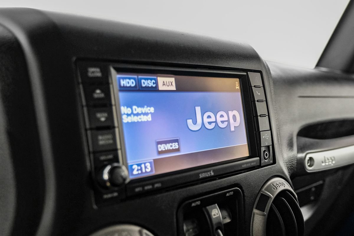 Used 2015 Jeep Wrangler Unlimited Sahara w/ Connectivity Group AWD/4WD image 26