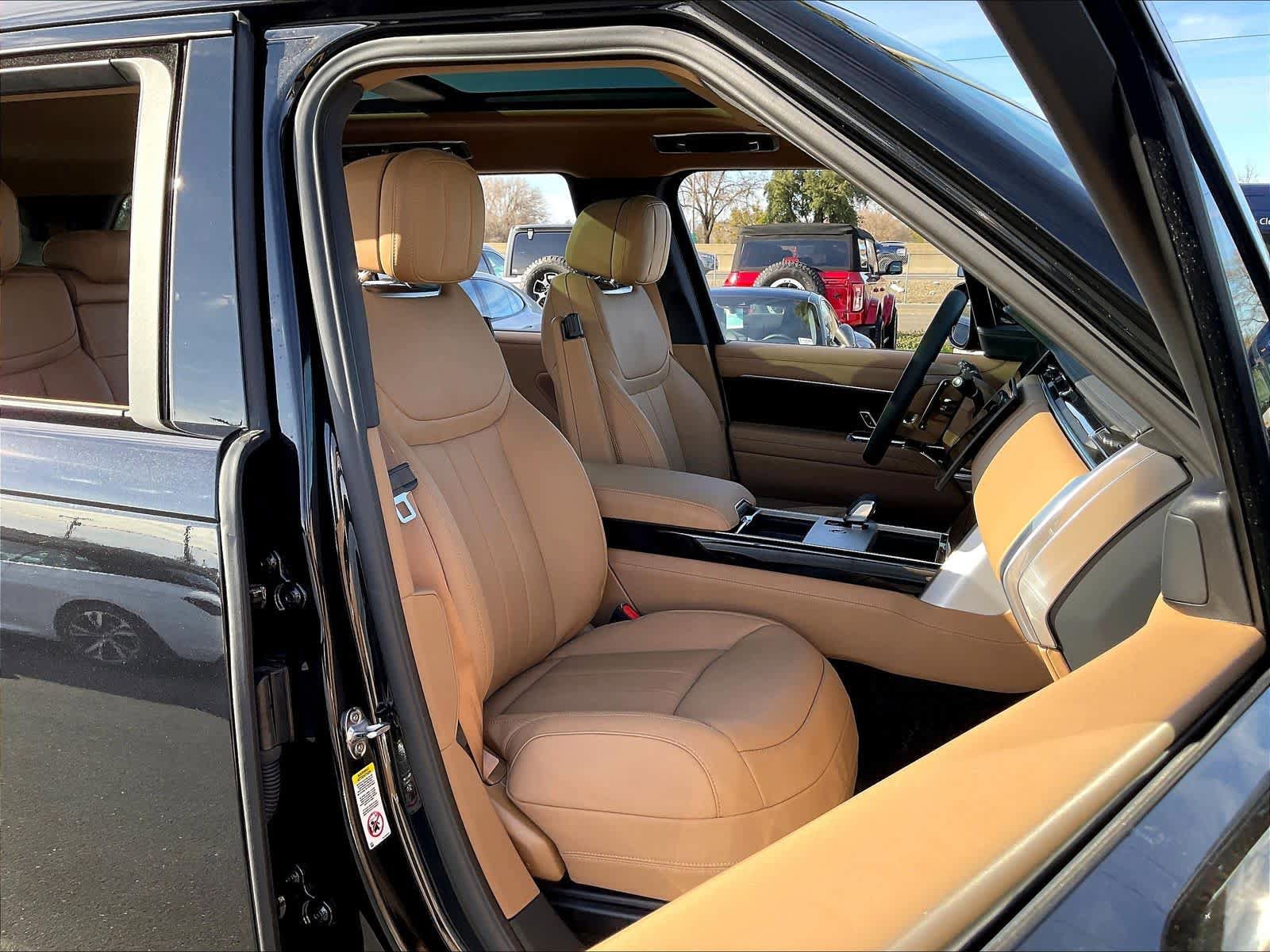 New 2025 Land Rover Range Rover Long Wheelbase SE AWD/4WD image 31